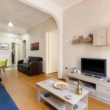 Private Pristine Balcony Home- Heart Of The Center テッサロニキ