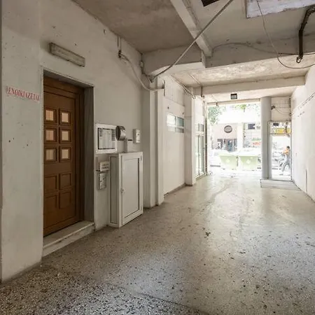 Private Pristine Balcony Home- Heart Of The Center テッサロニキ