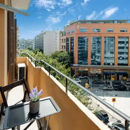 Private Pristine Balcony Home- Heart Of The Center Daire