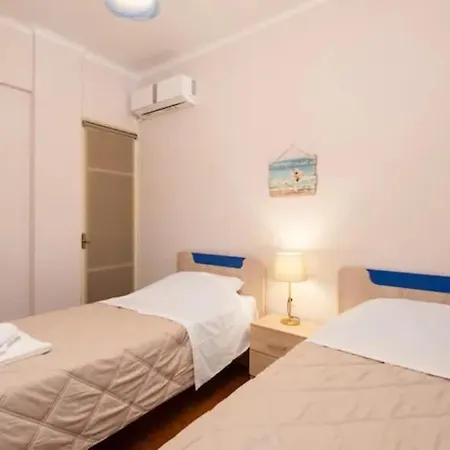 Private Pristine Balcony Home- Heart Of The Center Daire